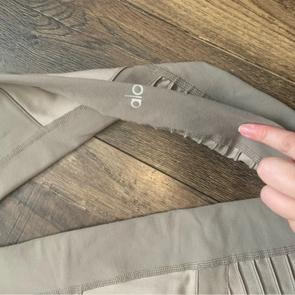 Alo Yoga High Waist Moto Leggings XS 115$ grey active fall workout logo casual
